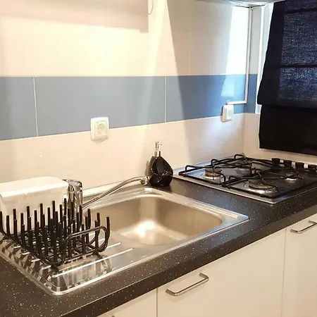 Sunny Studio C With Large Garden Apartament *